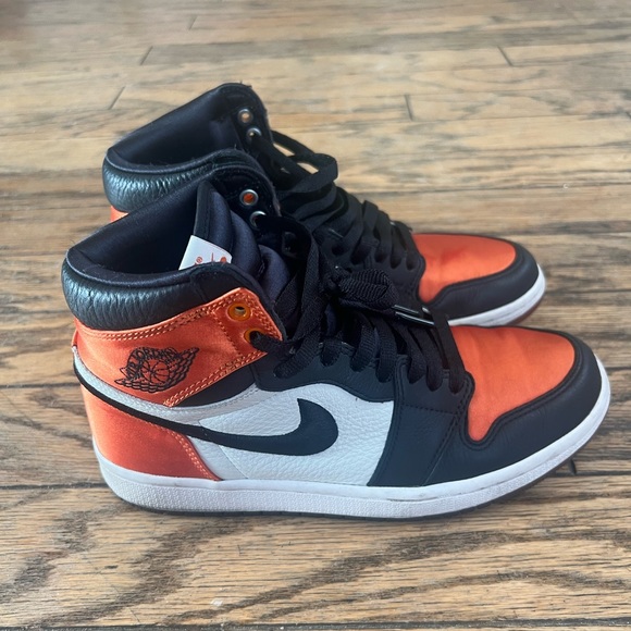 michael jordan wearing shattered backboards